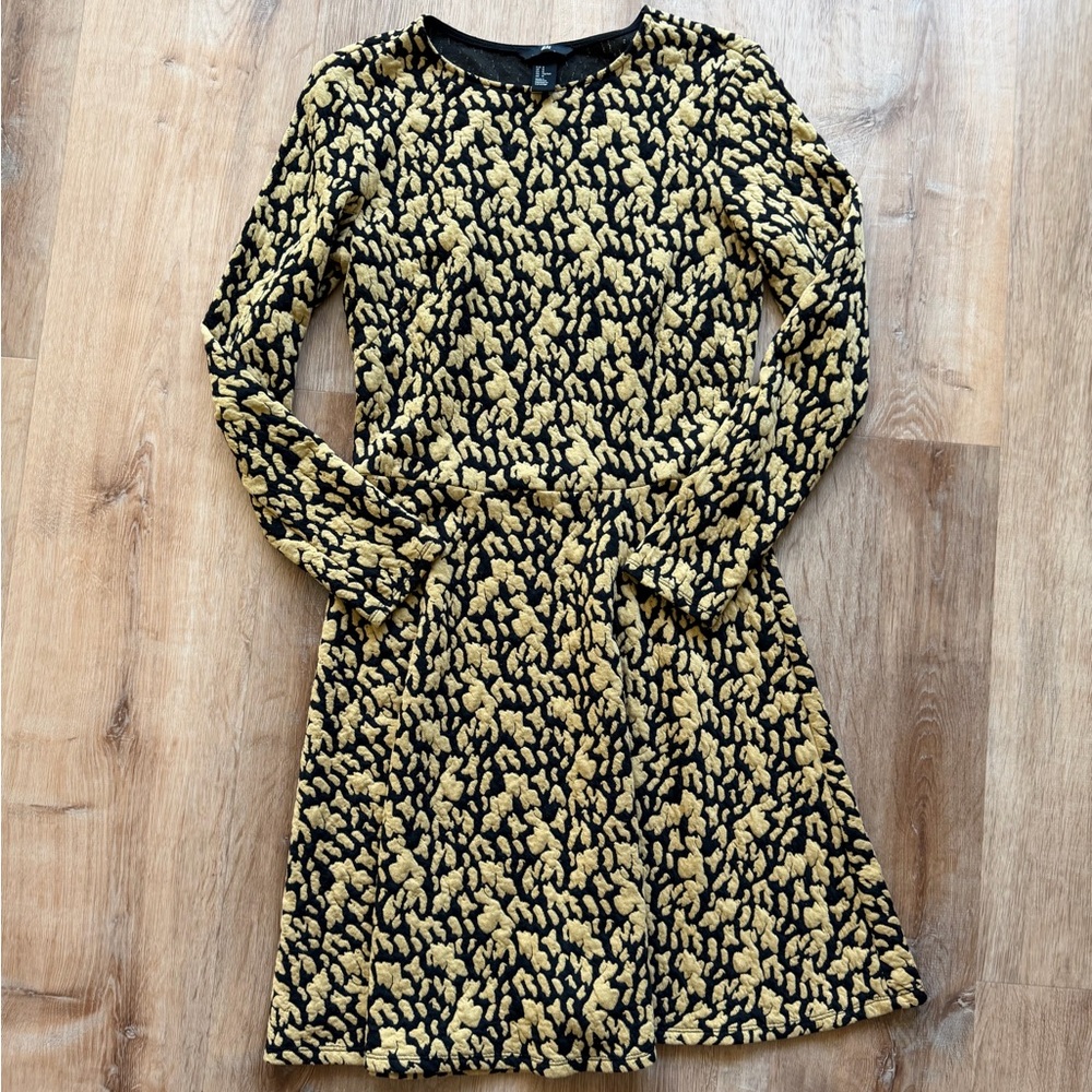 H&M Black and Gold Patterned Long Sleeve Dress